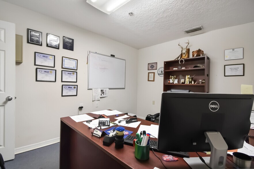 More Photos Of 1761 Dobbs Rd, Saint Augustine Warehouse For Lease