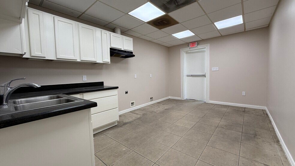 More Photos Of 5901 Schumacher Ln, Houston Office Residential For Lease