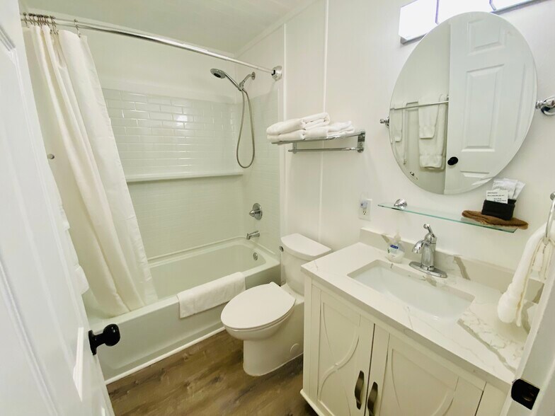 More Photos Of 104 Scudder Ln, Wimberley Hotel For Sale