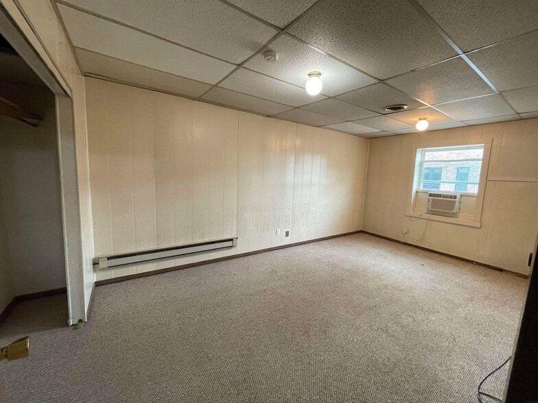 More Photos Of 1 S Frederick Ave, Oelwein Storefront Retail Residential For Sale