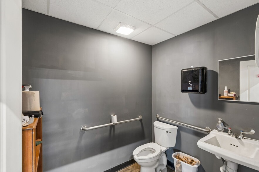 More Photos Of 3667-3691 46th Ave N, Saint Petersburg Warehouse For Sale