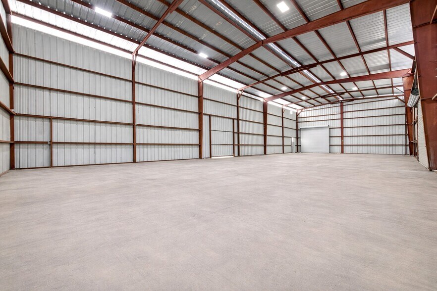 More Photos Of 703 Buschong St, Houston Manufacturing For Lease