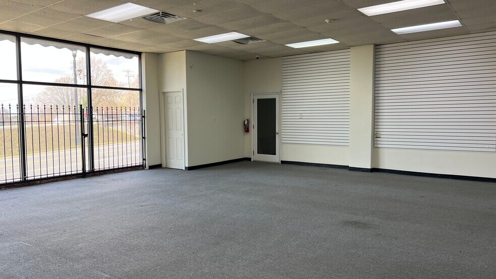 More Photos Of 111 W King St, Kings Mountain Freestanding For Lease