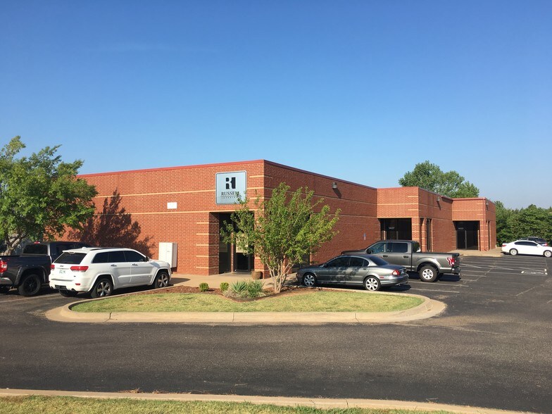 More Photos Of 1427 Fretz Dr, Edmond Showroom For Lease