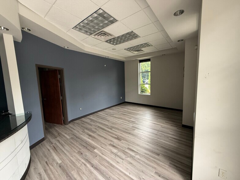 More Photos Of 8112 Isabella Ln, Brentwood Office For Lease