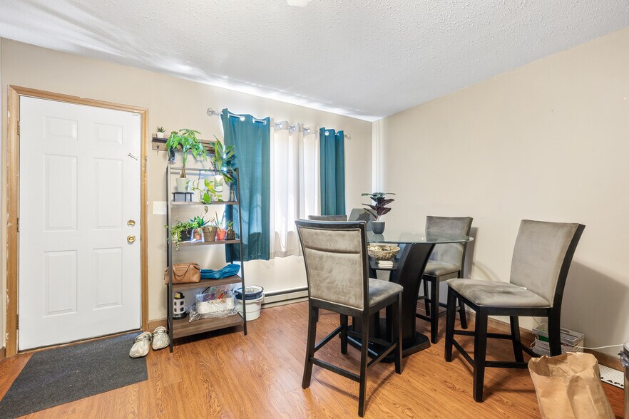 More Photos Of 975 Meriden Rd, Waterbury Specialty For Sale