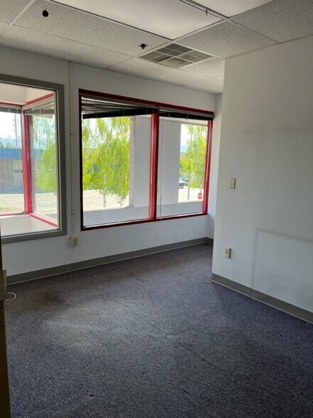 More Photos Of 3700 Woodland Dr, Anchorage Flex For Sale