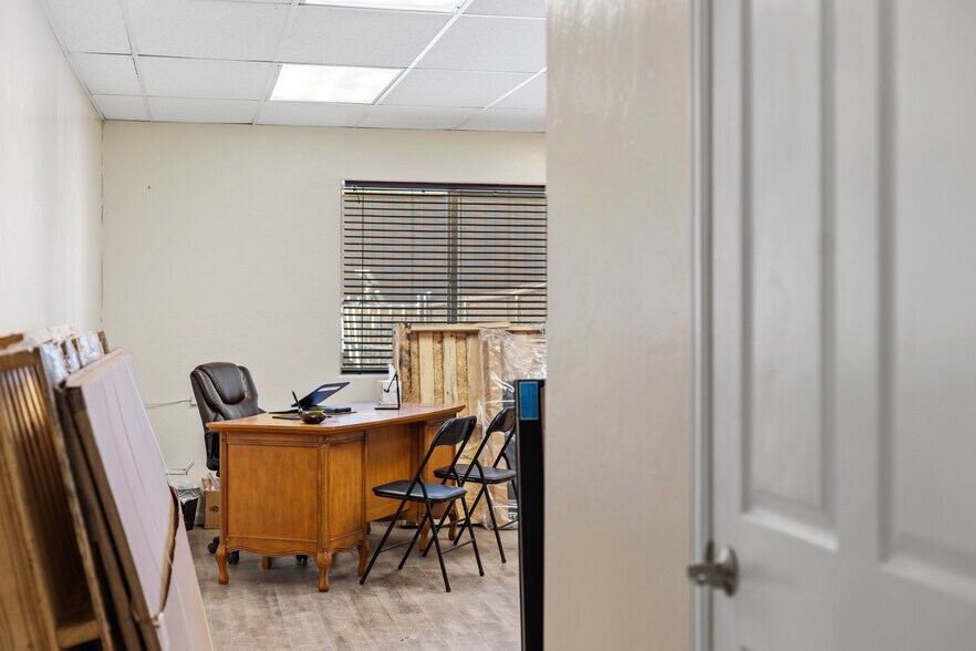 More Photos Of 320 Denny Ct, Montrose Self Storage For Sale