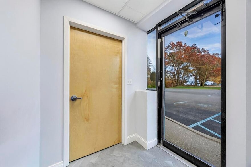 More Photos Of 2231 Fifth Ave, Ronkonkoma Warehouse For Sale