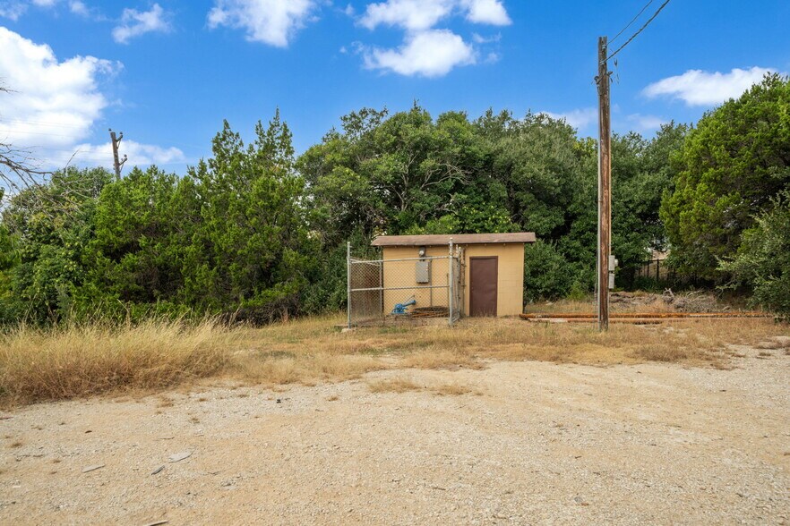 More Photos Of 930 N School St, Boerne Office For Sale