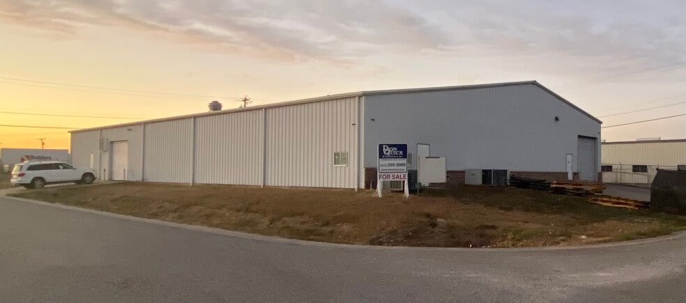 More Photos Of 501 Tradesmen's Park Dr, Hutto Warehouse For Lease