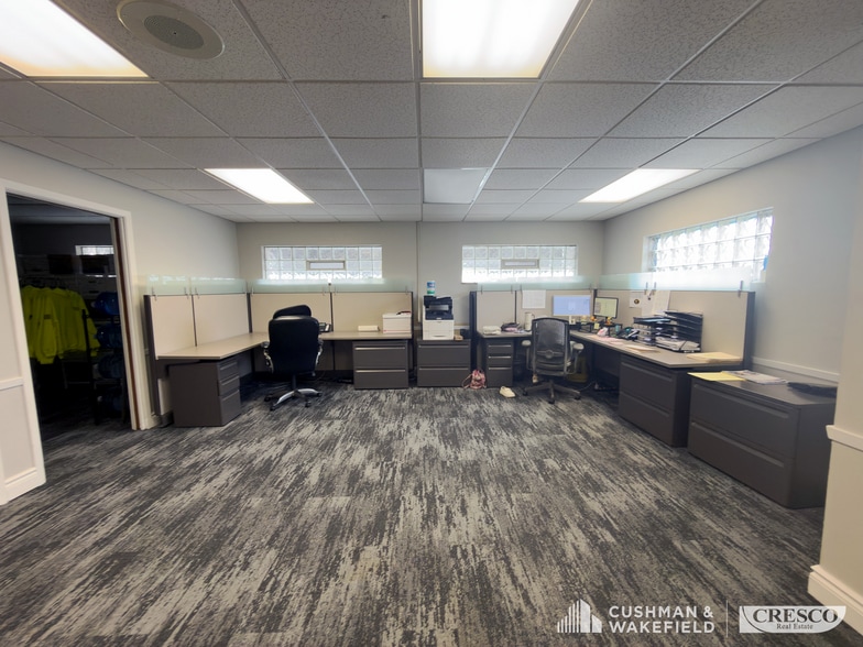 More Photos Of 4515-4523 Brookpark Rd, Parma Warehouse For Lease