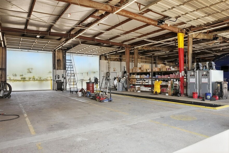 More Photos Of 400 Mound City Rd, West Memphis Service For Sale