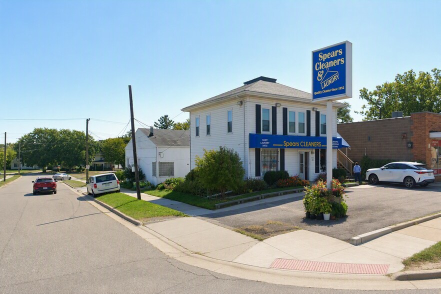 Primary Photo Of 178 Northbound Gratiot Ave, Mount Clemens Freestanding For Sale