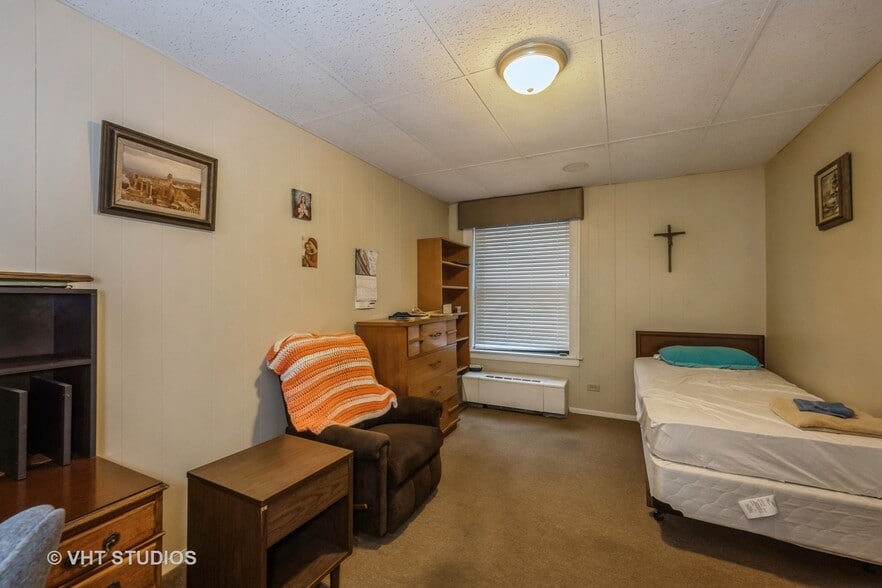 More Photos Of 1165 E 54th Pl, Chicago Sorority Fraternity House For Sale