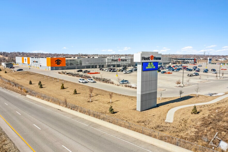 More Photos Of 4650 Cross Point Blvd NE, Cedar Rapids Freestanding For Sale