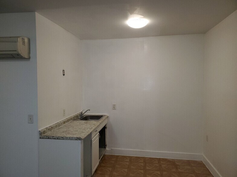 More Photos Of 33 S 3rd St, Philadelphia Storefront Retail Office For Lease