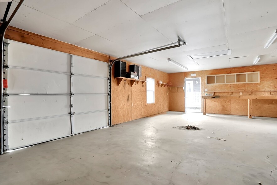 More Photos Of 9604 S Congress St, New Market Office For Sale