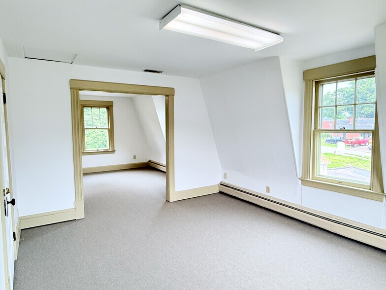 More Photos Of 194-196 New London Tpke, Glastonbury Office For Sale