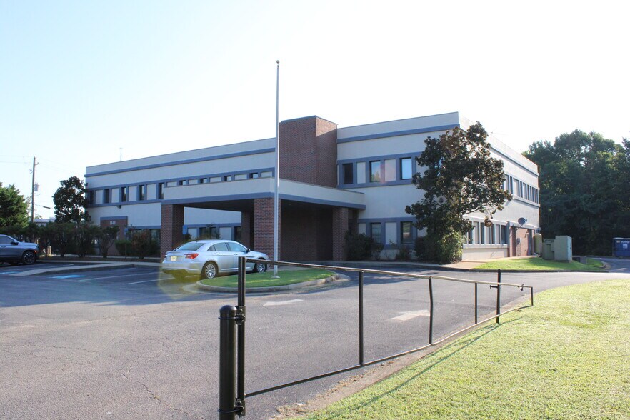 More Photos Of 1440 N Chase St, Athens Medical For Lease