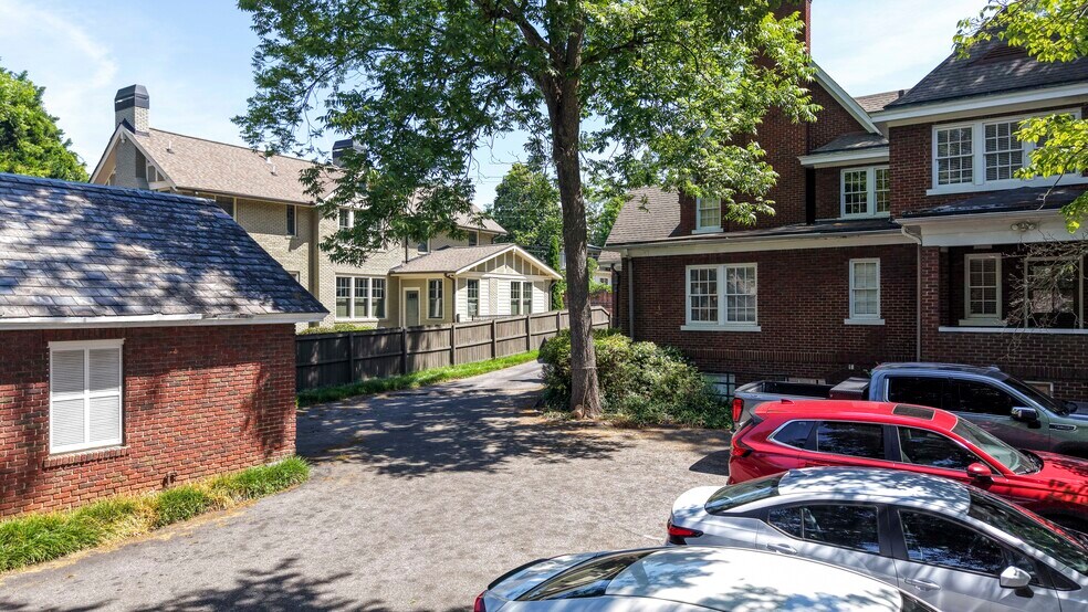 More Photos Of 1310 Augusta St, Greenville Office For Lease