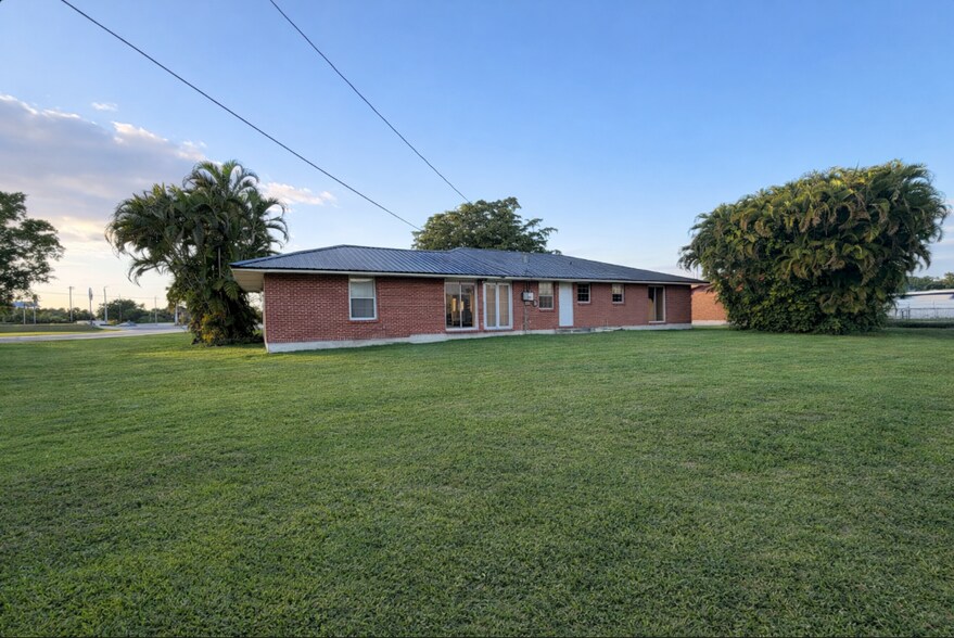 More Photos Of 765 S Main St, Belle Glade Office Residential For Lease