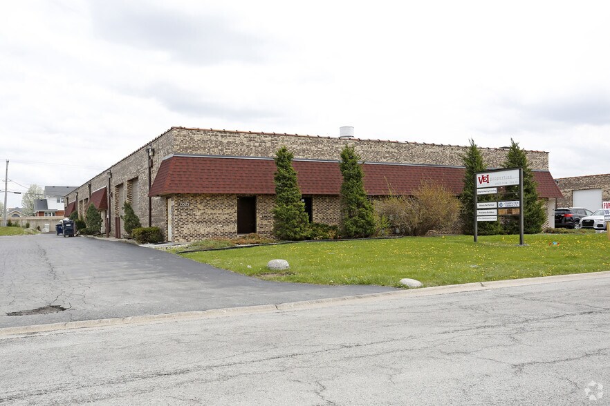 Primary Photo Of 15523-15541 S 70th Ct, Orland Park Warehouse For Lease