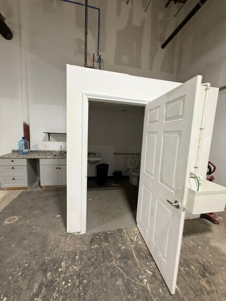 More Photos Of 10-180 Elm Plz, Waterville Storefront For Lease
