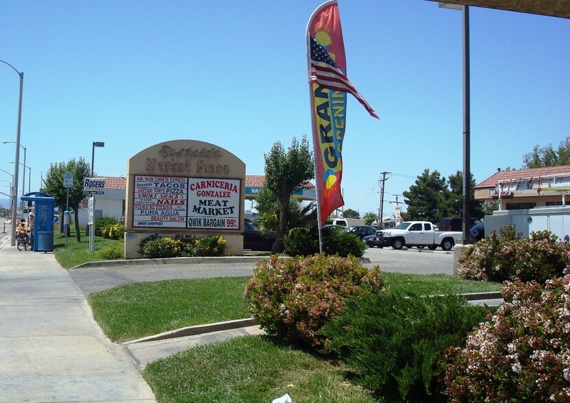 More Photos Of 101-137 E Avenue J, Lancaster Unknown For Lease