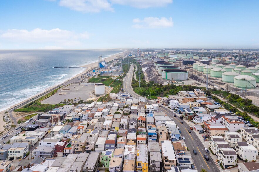 More Photos Of 217 43rd St, Manhattan Beach Apartments For Sale