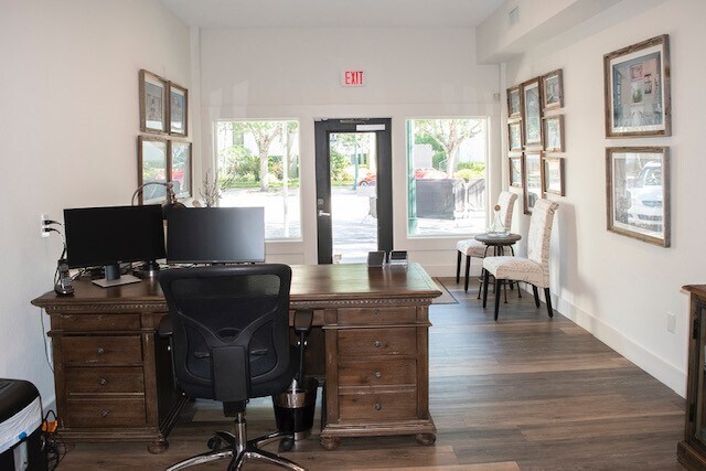 More Photos Of 1656 Main St, Sarasota Storefront Retail Office For Lease