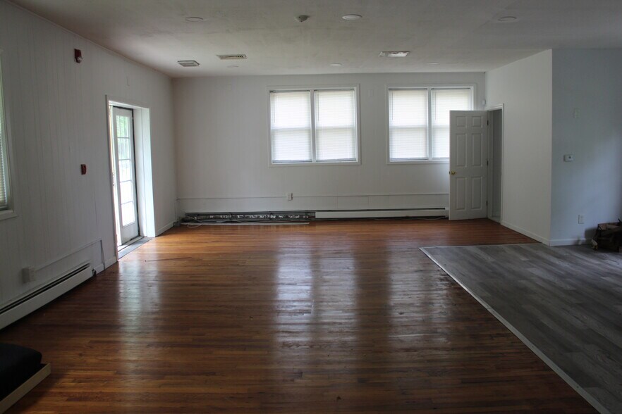 More Photos Of 642-650 N Liberty Dr, Tomkins Cove Office For Lease