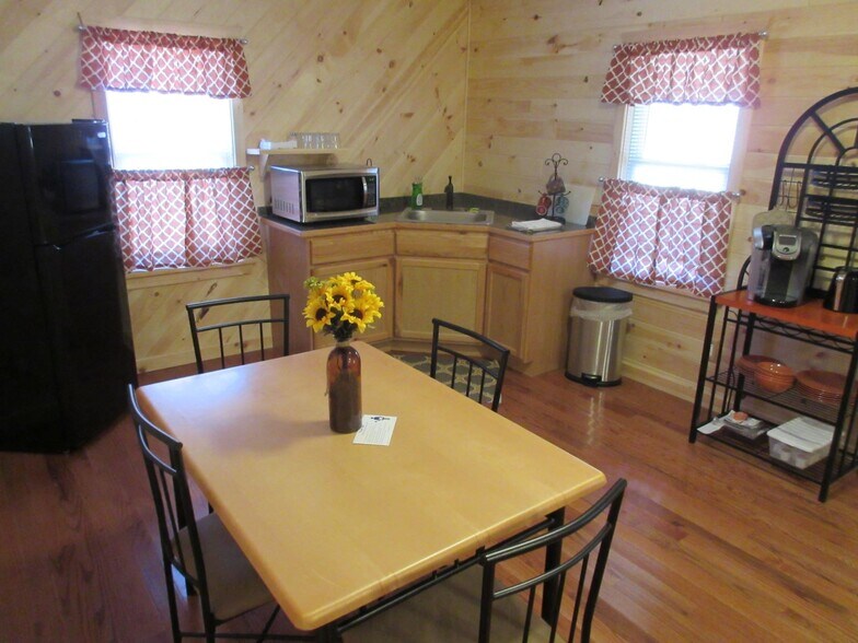 More Photos Of 211 Mail Rd, Barryville Hotel For Sale