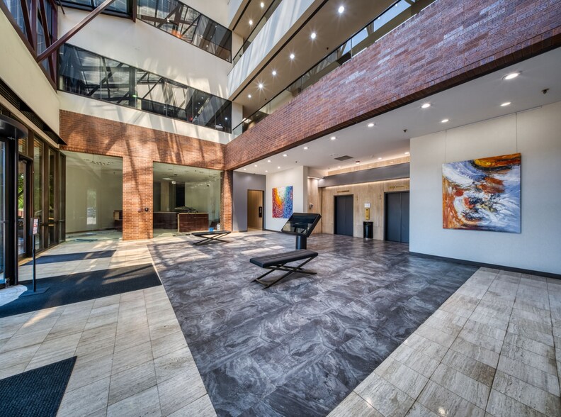 More Photos Of 909 ESE Loop 323, Tyler Office For Sale