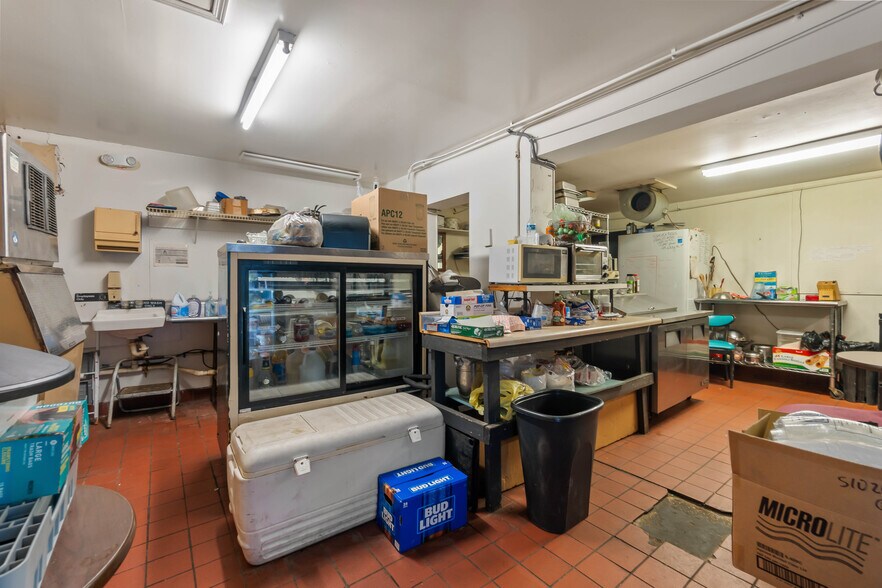 More Photos Of 10 Anastasia Blvd, Saint Augustine Bar For Lease