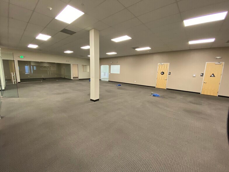 More Photos Of 9160 Deering Ave, Chatsworth Warehouse For Lease