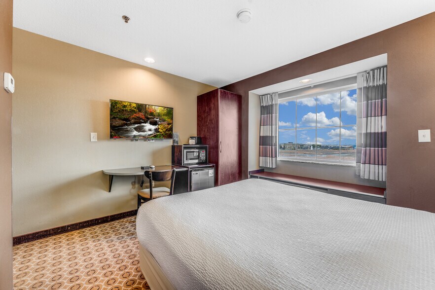 More Photos Of 20 Southland Dr, Fairmont Hotel For Sale