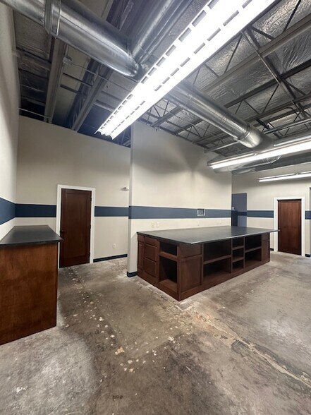 More Photos Of 5967 Merle Hay Rd, Johnston Storefront Retail Office For Lease