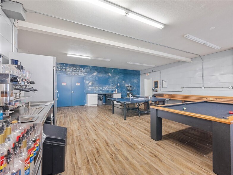 More Photos Of 2545 Aerial Way SE, Salem Warehouse For Sale