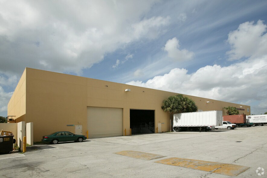 More Photos Of 7500-7520 NW 54th St, Miami Warehouse For Lease