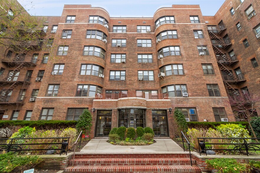 Primary Photo Of 98120 Queens Blvd, Rego Park Apartments For Sale