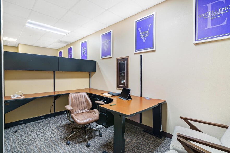 More Photos Of 1904 Thomas Ave, Leesburg Office For Lease