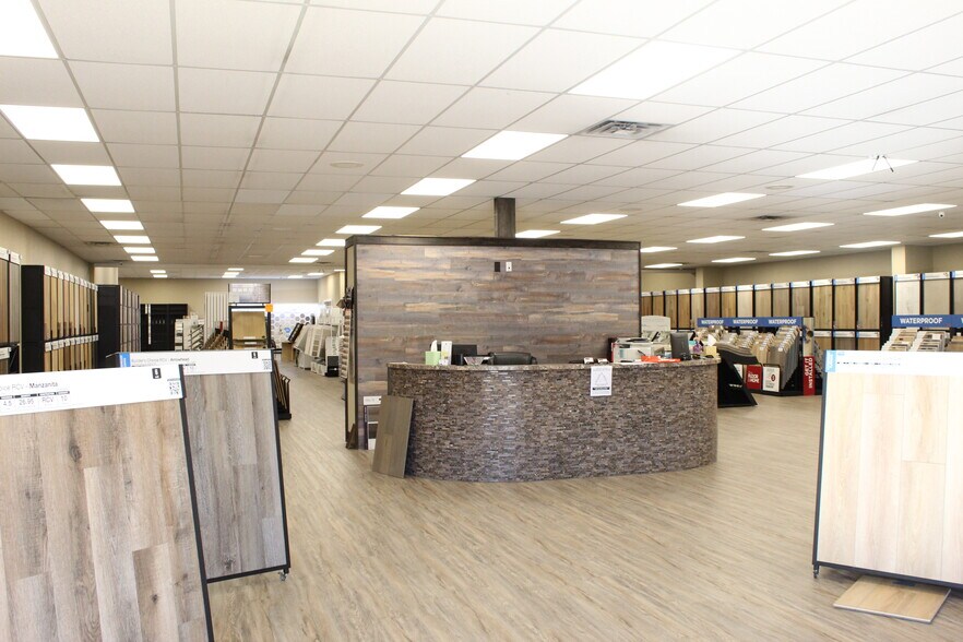 More Photos Of 802 Sanders Ave, Springdale General Retail For Lease