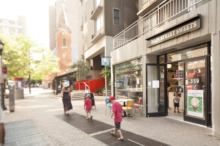 More Photos Of 520 Main St, New York Apartments For Lease