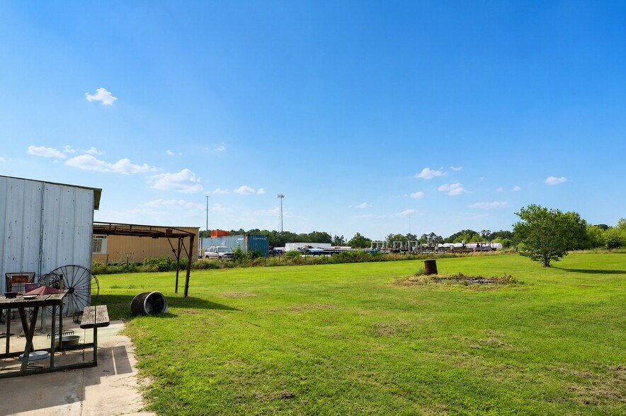 More Photos Of 51089 US-290 w, Hempstead Flex For Sale