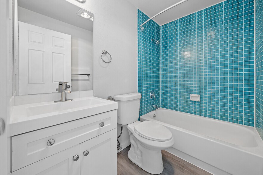 More Photos Of 7320 35th Ave NE, Seattle Apartments For Sale