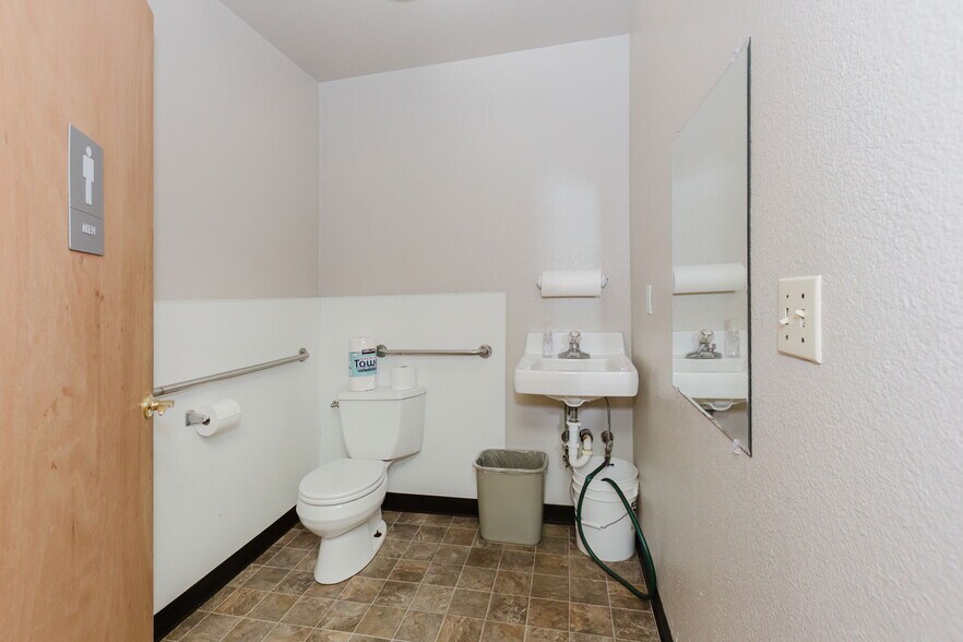 More Photos Of 4560 SE Mile Hill Dr, Port Orchard Freestanding For Lease