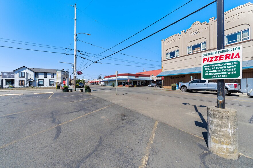 More Photos Of 29 W 1st St, Coquille Restaurant For Sale