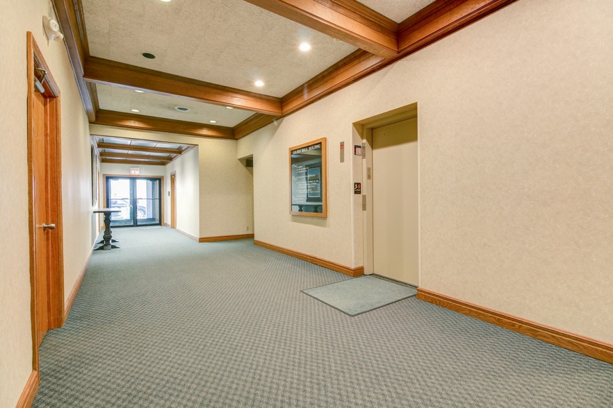 More Photos Of 316-318 Washington St, Bloomington Storefront Retail Office For Lease