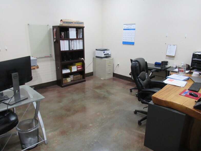 More Photos Of 21061 Gene Campbell Blvd, New Caney Warehouse For Lease